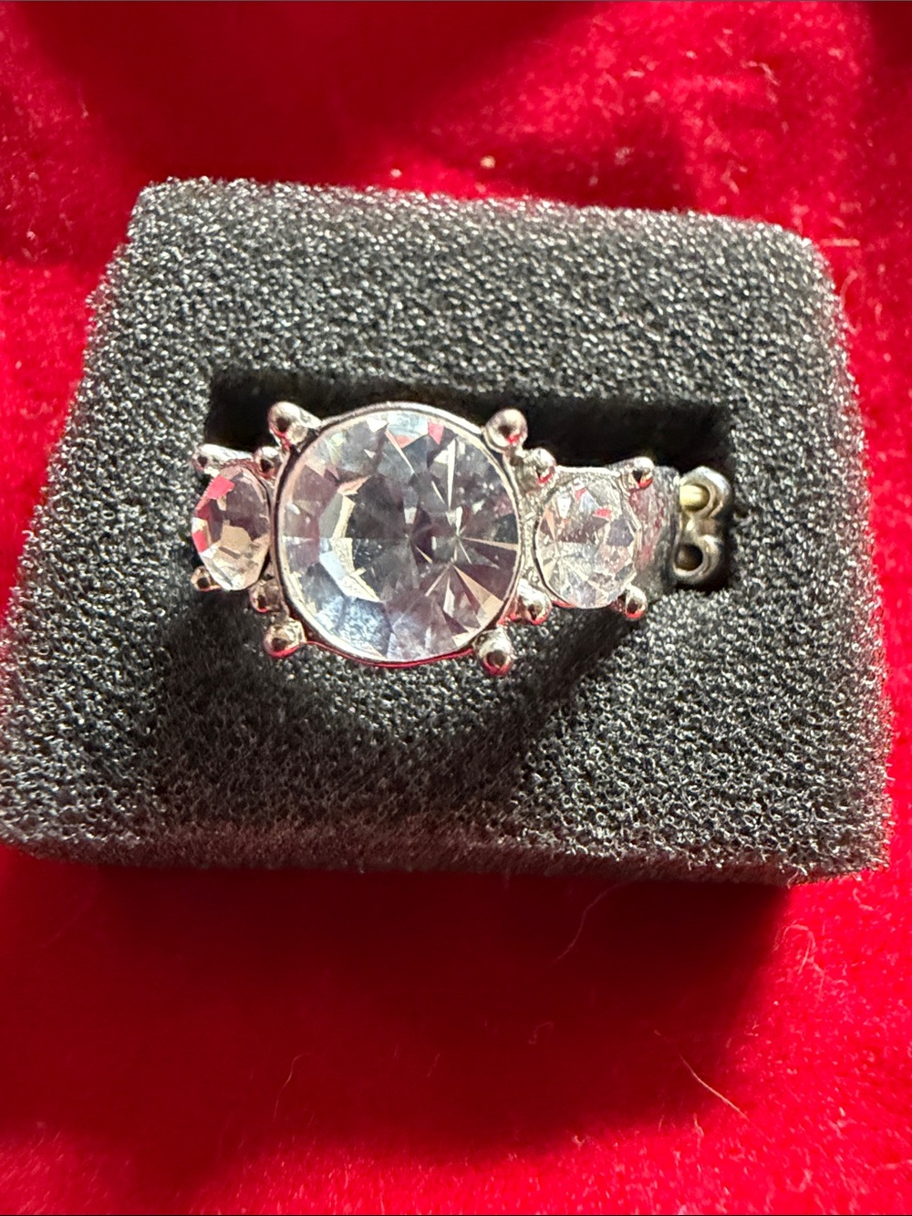 Sparkling Silver-Tone Three-Stone Clear Crystal Stretch Ring (J0296)